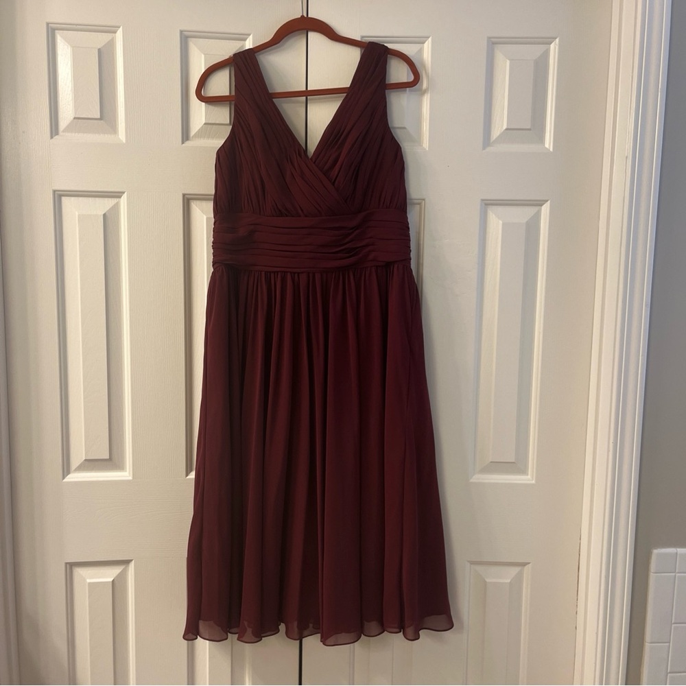 Val Sofani Women’s Cabernet/Wine Formal Cocktail Party Dress Size 16 V-Neck.